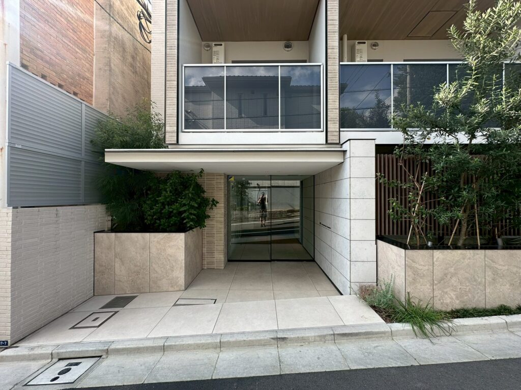 イプセ代々木レジデンスの外観・物件写真